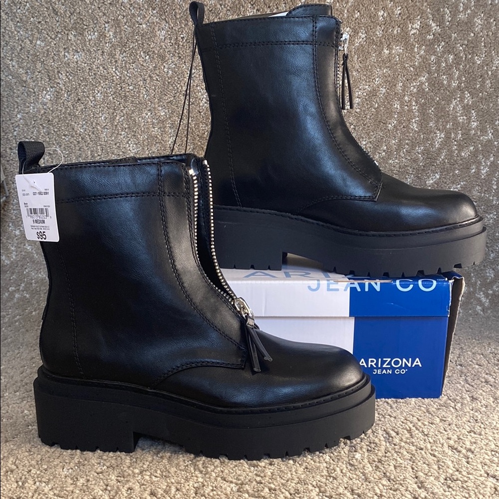 Black Combat Moto Boots with Chunky Sole and Front Zipper